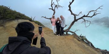 Foto Keindahan dan Eksotisme Kawah Ijen Kini Kembali Dinikmati Wisatawan