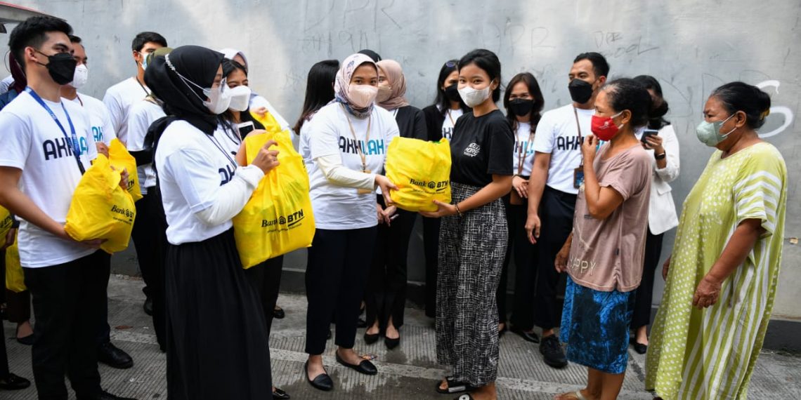 Milenial BTN Bagikan Sembako