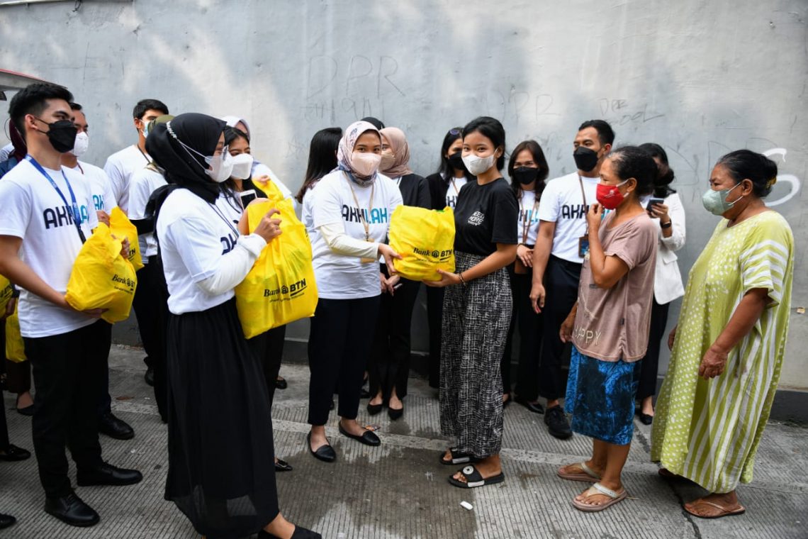 Milenial BTN Bagikan Sembako