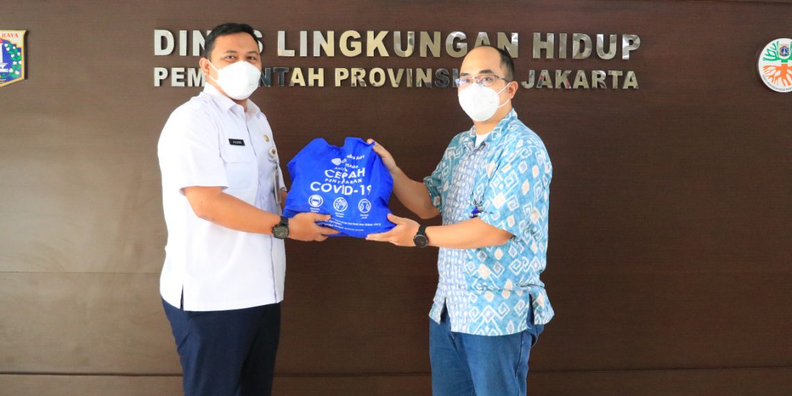 Chandra Asri Berikan Donasi 900 Paket Sembako ke Petugas Kebersihan di DKI Jakarta