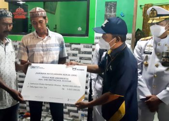 ASABRI Serahkan SRKK Prajurit Marinir TNI yang Gugur di Kali Kote Papua