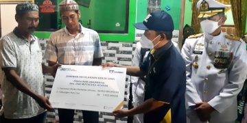 ASABRI Serahkan SRKK Prajurit Marinir TNI yang Gugur di Kali Kote Papua