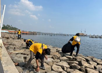 Patroli Kebersihan Saat Gelaran Formule E, Tim Saber Punguti Sampah di Kawasan JIEC