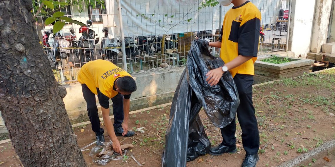 Tim Saber AGP Bersihkan Sampah di Jakarta International E-Prix Circuit
