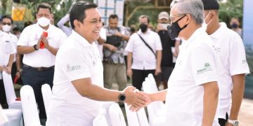 Dukung Ekonomi Berkelanjutan, BSI Bersama Industri Jasa Keuangan dan OJK Tanam 20.000 Pohon Bakau di Pesisir Pantai Bali