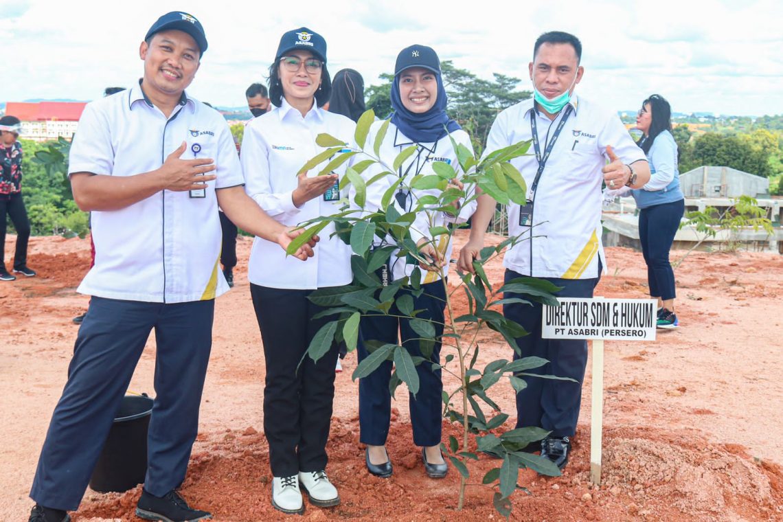 ASABRI turut merayakan Hari Bhayangkara ke – 76 dengan melaksanakan Program Penanaman Pohon di Sejumlah Kesatuan Kepolisian