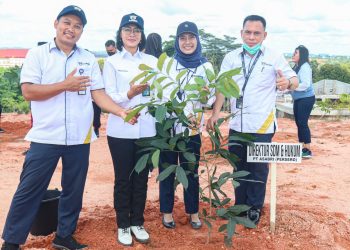 ASABRI turut merayakan Hari Bhayangkara ke – 76 dengan melaksanakan Program Penanaman Pohon di Sejumlah Kesatuan Kepolisian