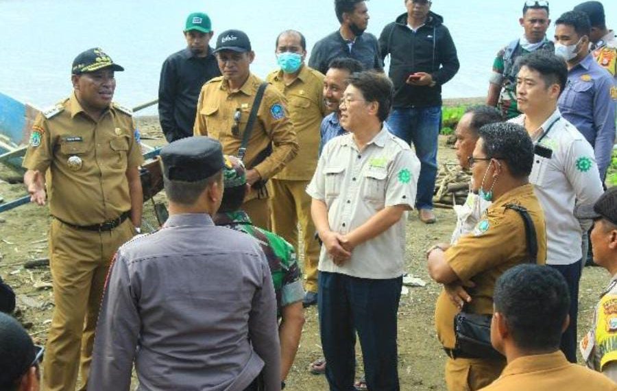 Bupati Halsel Tinjau Jembatan Desa Gane Luar