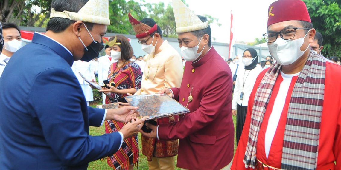 Semarak HUT ke 77 Kemerdekaan RI, Direksi BTN Berbaju Adat