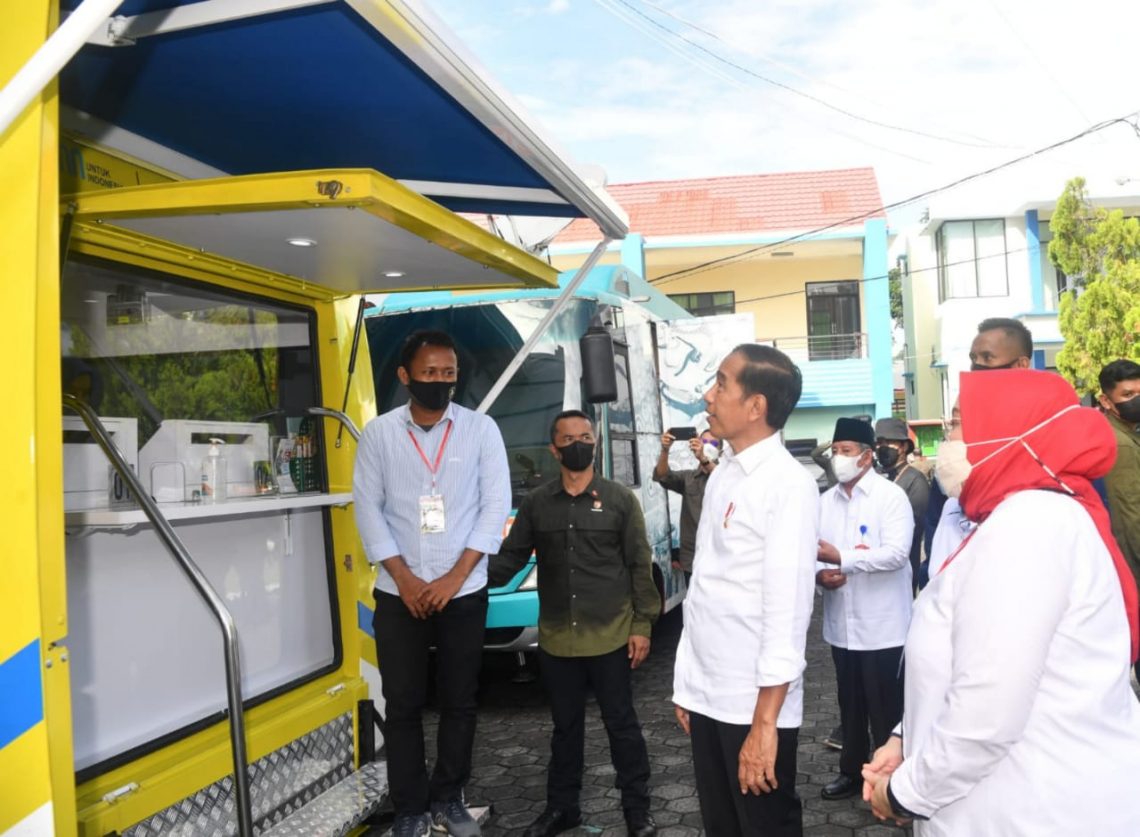 Presiden Jokowi Tinjau Layanan BTN dalam Penyaluran BSU