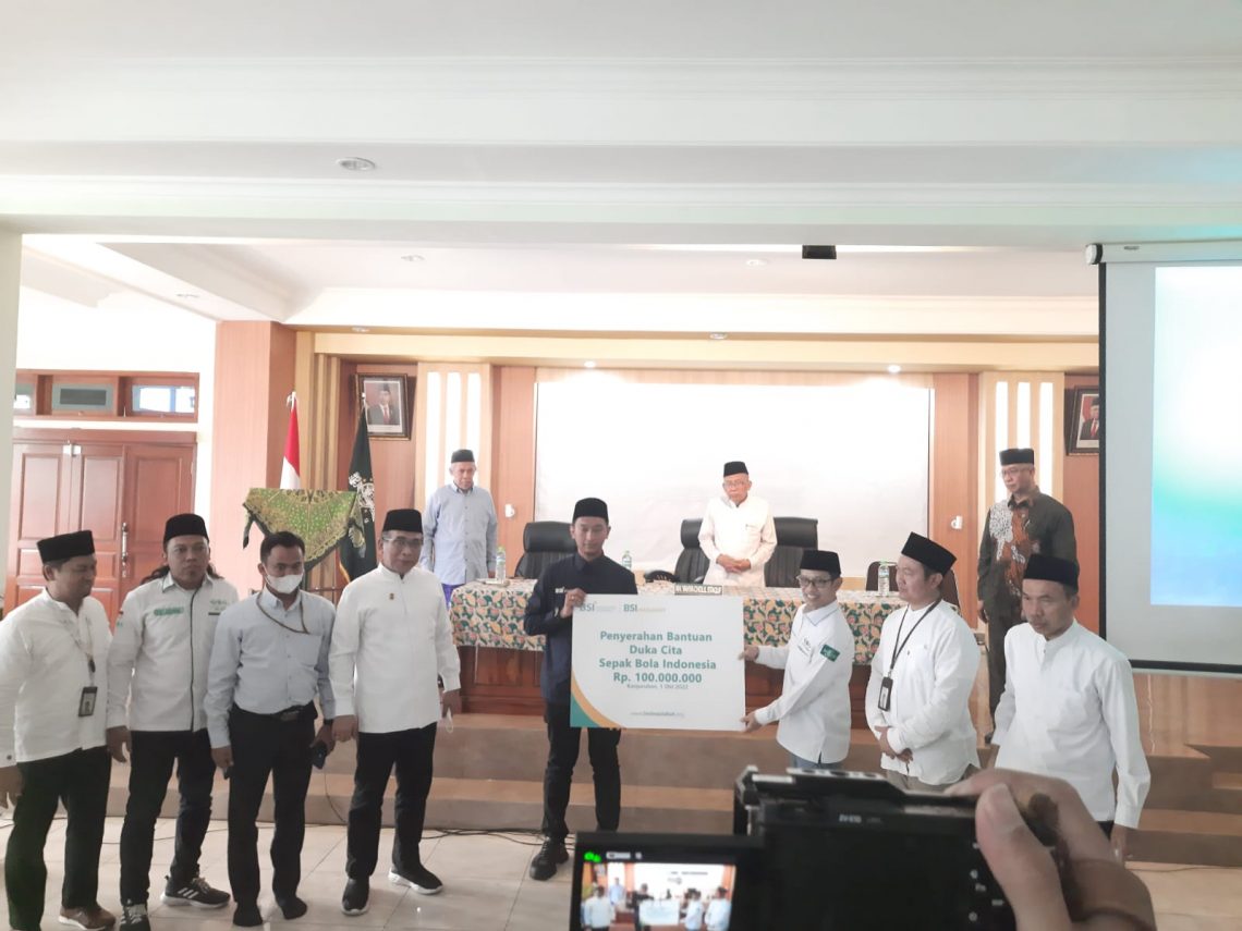 BSI dan BSI Maslahat Berikan Bantuan untuk Keluarga Korban Tragedi Kanjuruhan Malang