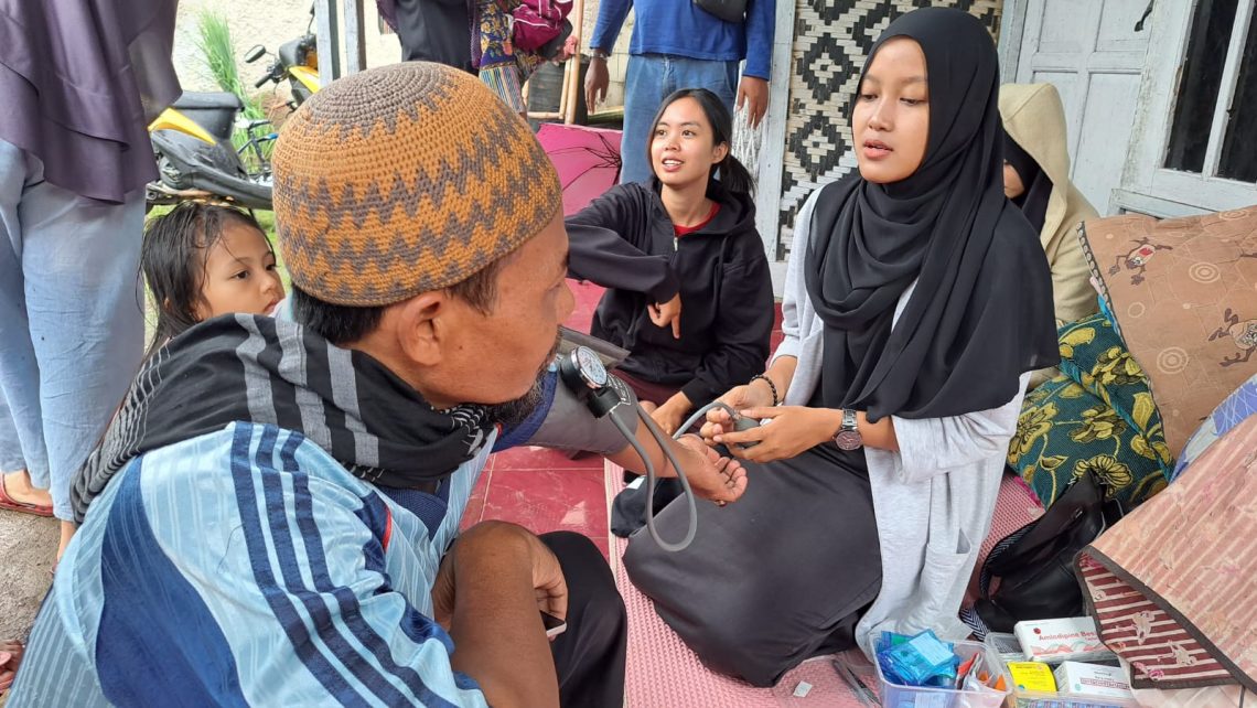 Jurnalis Filantropi Bersama Relawan Paramedis Periksa Kesehatan Penyintas Gempa Cianjur