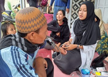 Jurnalis Filantropi Bersama Relawan Paramedis Periksa Kesehatan Penyintas Gempa Cianjur