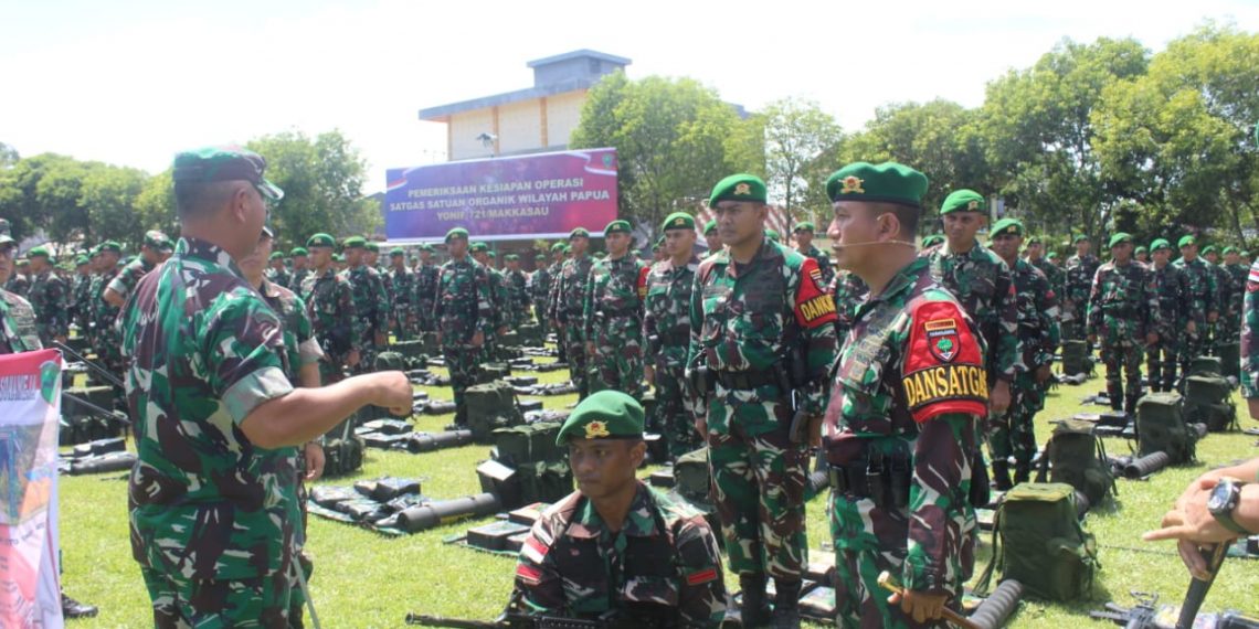 Kasdam XIV/Hasanuddin Tinjau Gelar Riksiapops Satgas Satuan Organik Yonif 721/Mks Di Wilayah Papua
