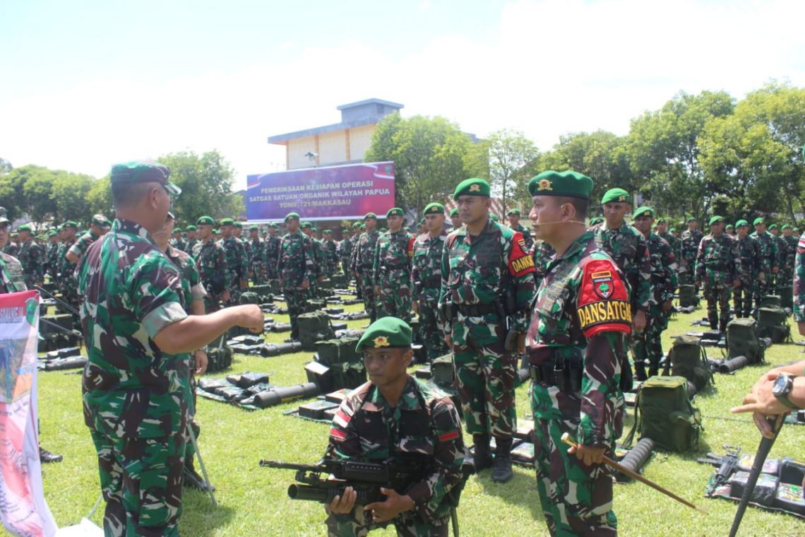 Kasdam XIV/Hasanuddin Tinjau Gelar Riksiapops Satgas Satuan Organik Yonif 721/Mks Di Wilayah Papua