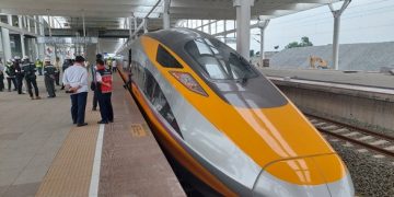 Kereta Cepat Membangun Sejarah dan Peradaban
