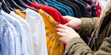 Tren Thrifting Digandrungi Anak Muda, Ini Kata Sandiaga Uno