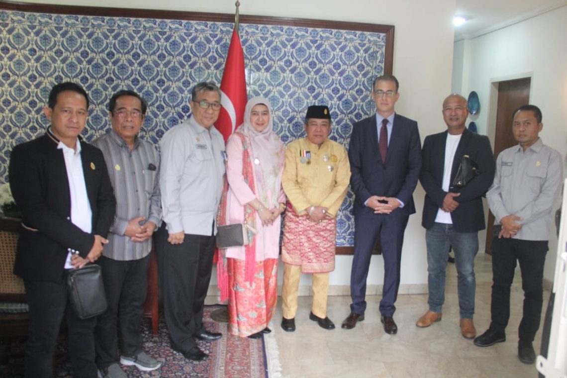 Sambangi Dubes Turki, Sultan Jambi Ke-22 Sampaikan Belasungkawa