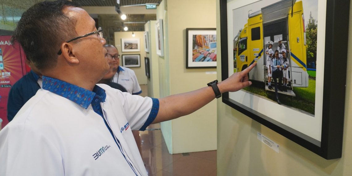 Kunjungi Pameran Foto Anugerah Jurnalistik Bank BTN
