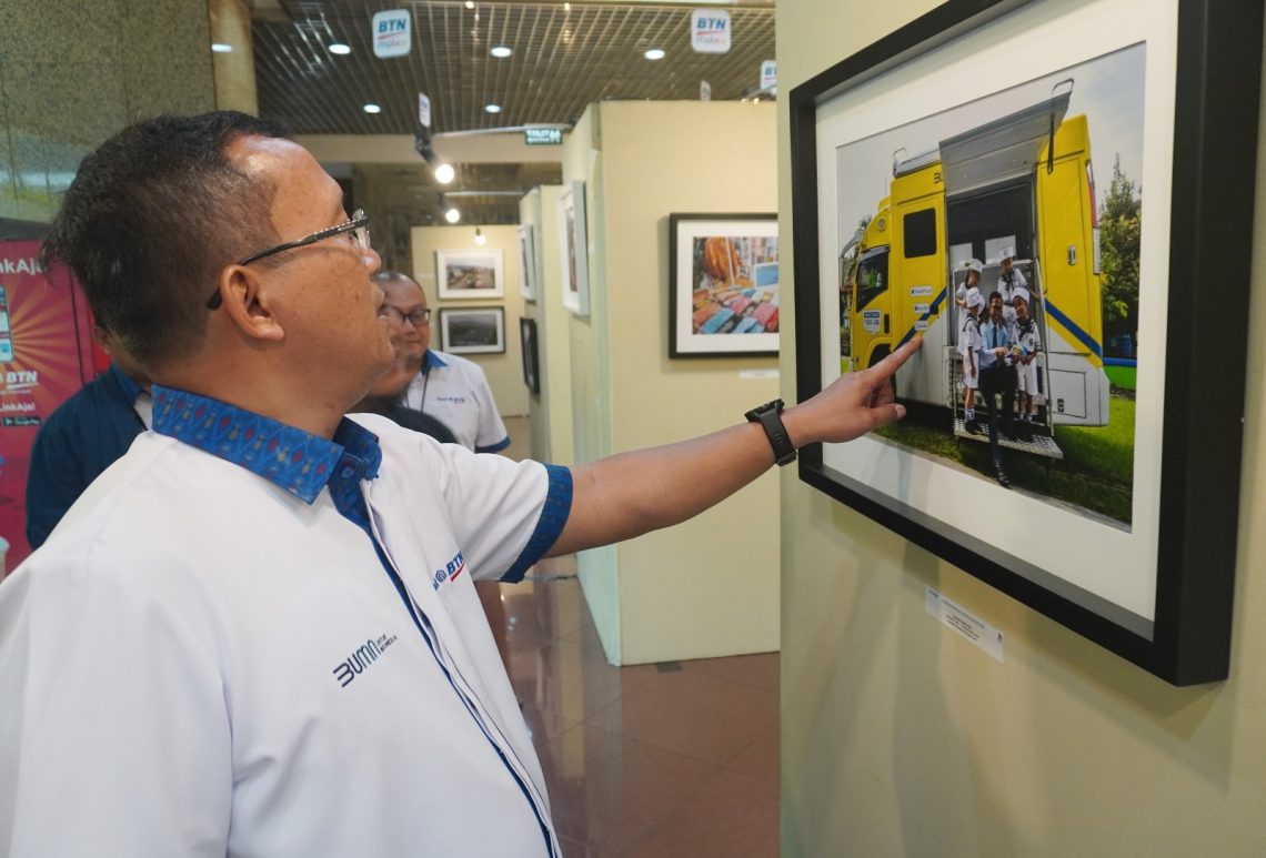 Kunjungi Pameran Foto Anugerah Jurnalistik Bank BTN