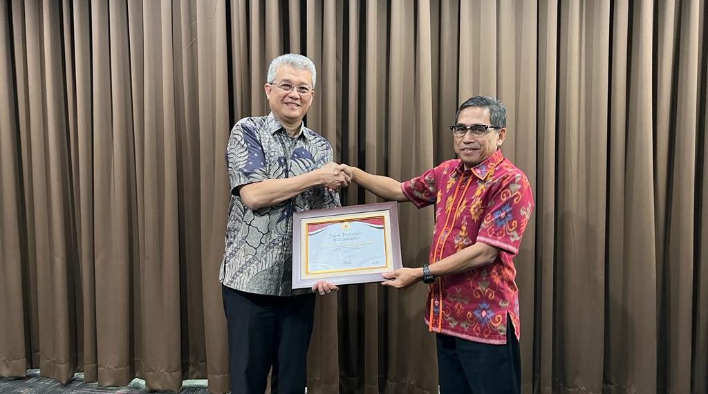 Patuh Terhadap Peraturan PerpajakanChandra Asri Terima Penghargaan Pembayar Pajak Terbaik Tahun 2022