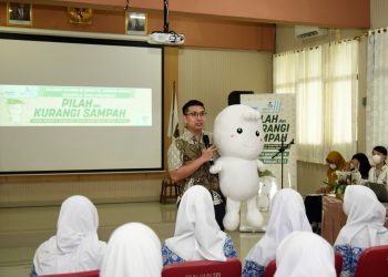 PT. Uni-Charm Indonesia Tbk Pertama Kalinya MengadakanEdukasi Pemilahan Sampah untuk Siswa SMABekerjasama dengan Japanese Partners dari Japan Foundationuntuk Berkontribusi pada Pengurangan Sampah