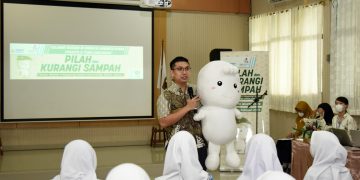 PT. Uni-Charm Indonesia Tbk Pertama Kalinya MengadakanEdukasi Pemilahan Sampah untuk Siswa SMABekerjasama dengan Japanese Partners dari Japan Foundationuntuk Berkontribusi pada Pengurangan Sampah