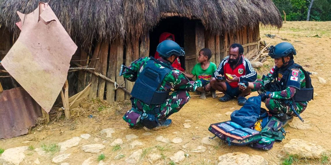 Satgas Yonif 722 MKS Berikan Pelayanan kesehatan Kesehatan Gratis di Lanny Jaya