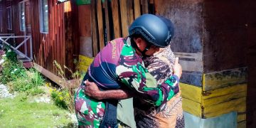 Menjaga Hubungan Baik Dengan Masyarakat, Dansatgas Yonif 721/Mks Kunjungi Ketua LMA Kab Lanny Jaya