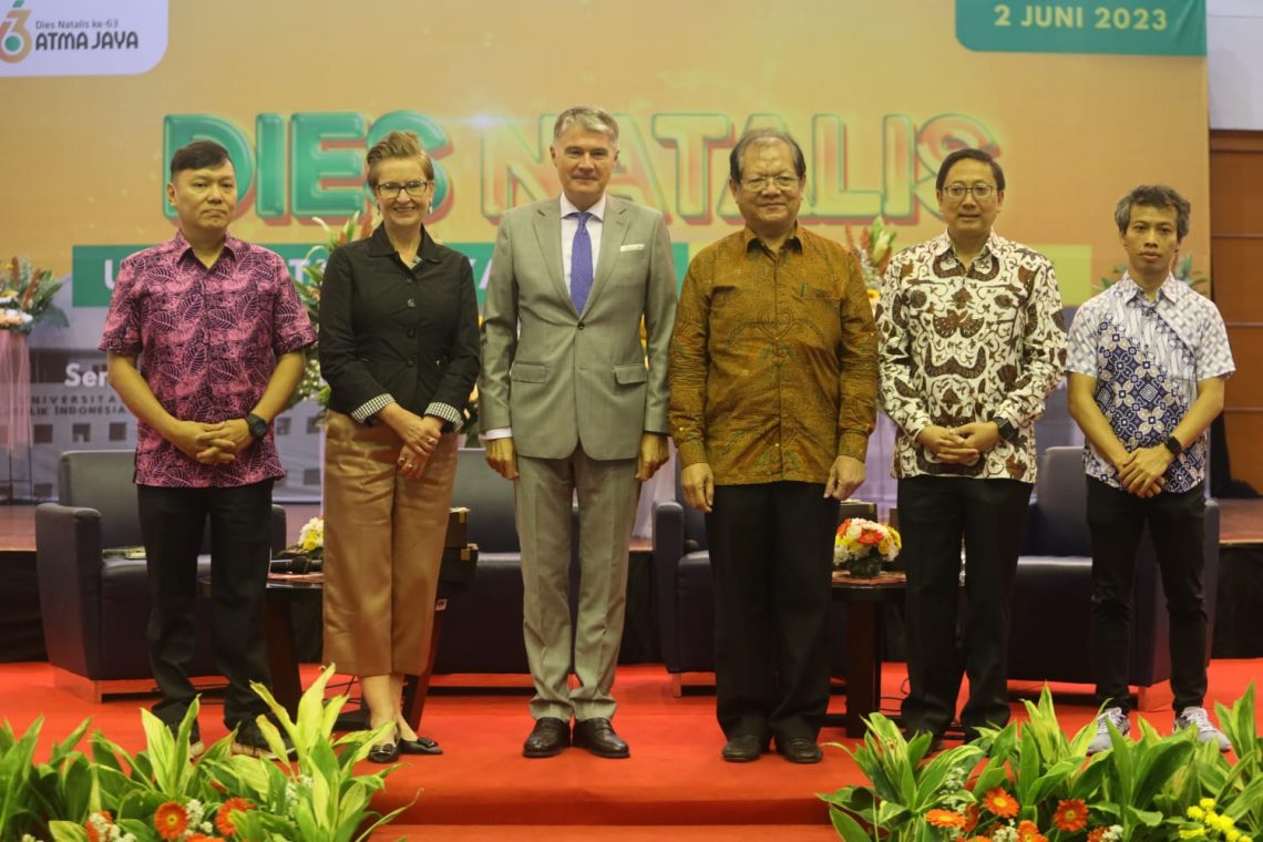 Seminar Internasional Kepemimpinan Indonesia Di Asean