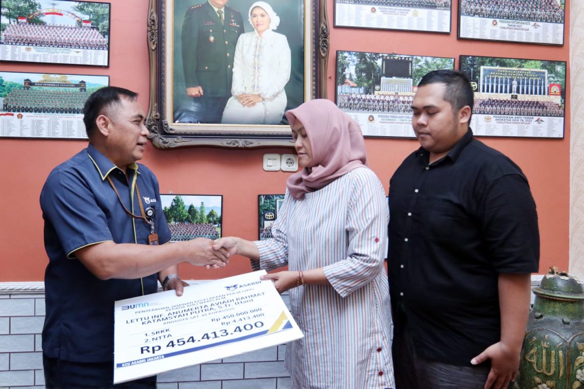 Asabri Serahkan Santunan 450 Juta Kepada Ahli Waris Prajurit Kopassus Yang Gugur Di Papua