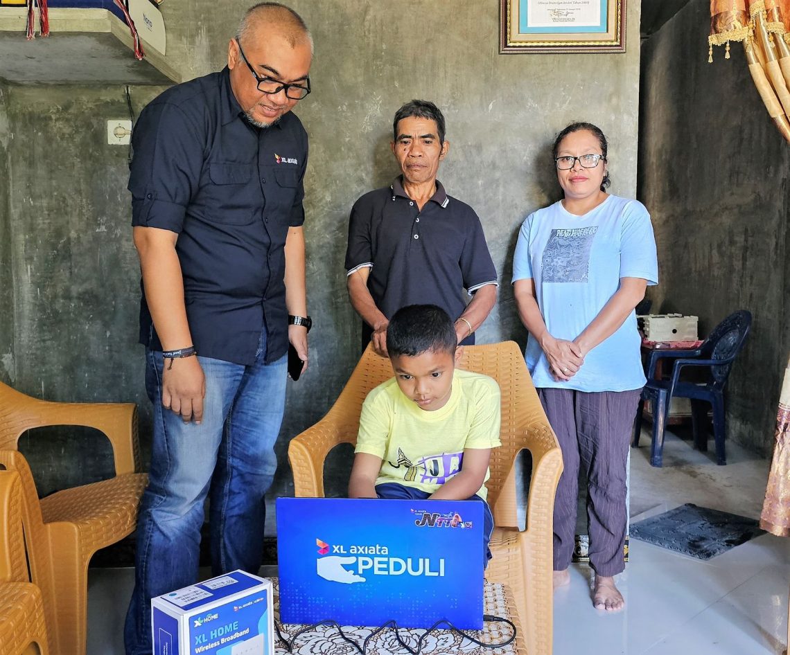 Terus Dukung Dunia Pendidikan XL Axiata Berikan Laptop dan Paket Internet Kepada Nono Juara Kompetisi Matematika