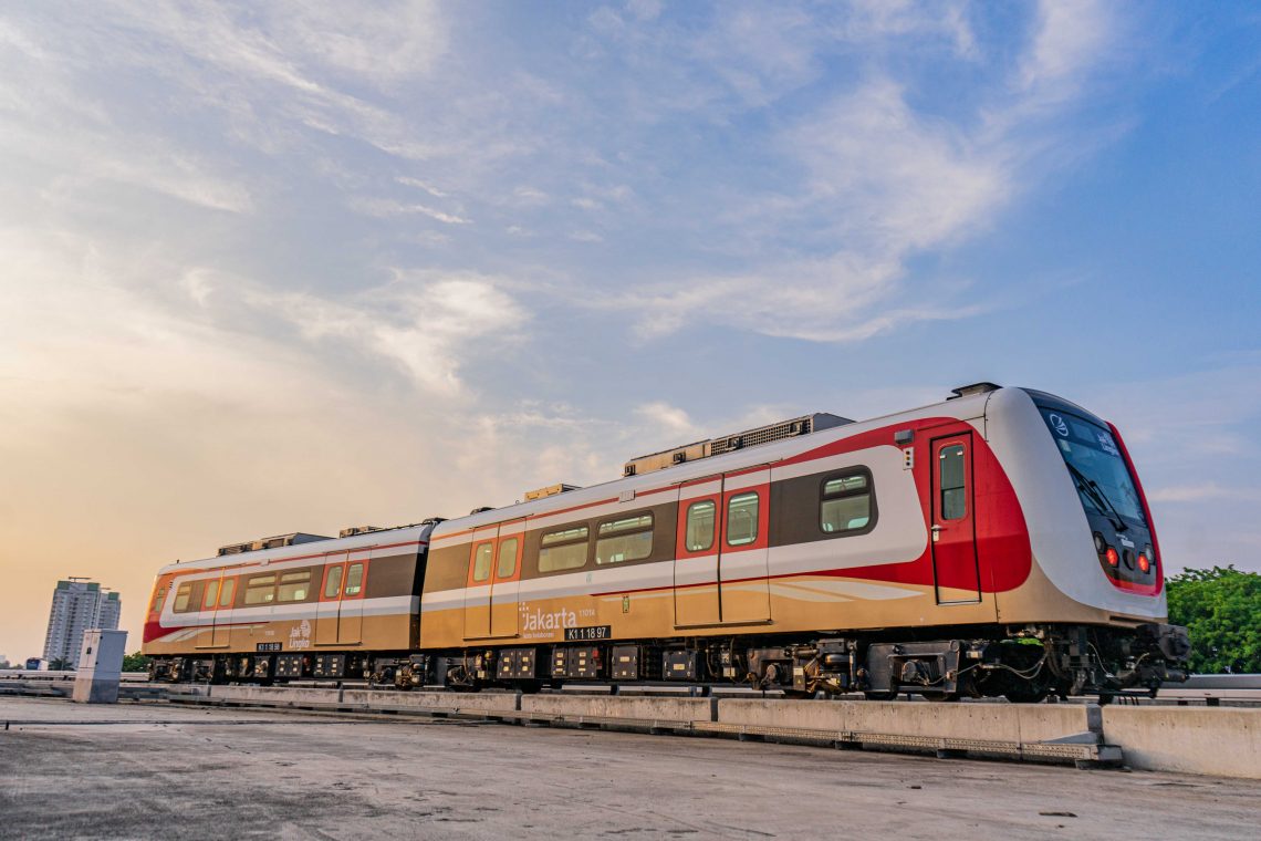 Tarif LRT Jabodebek Dipatok Mulai dari Rp5.000 untuk Kilometer Pertama