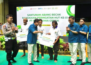 Peringati Hut Ke 51, Petrokimia Gresik Kembali Berbagi Berkah Untuk Abang Becak & Masyarakat Sekitar Perusahaan