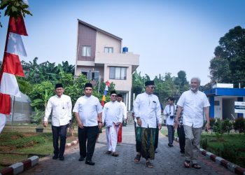 BSI Maslahat dan BSI Serahkan Bantuan Mobil Operasional ke Pesantren Cendekia Amanah