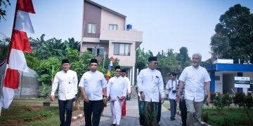 BSI Maslahat dan BSI Serahkan Bantuan Mobil Operasional ke Pesantren Cendekia Amanah