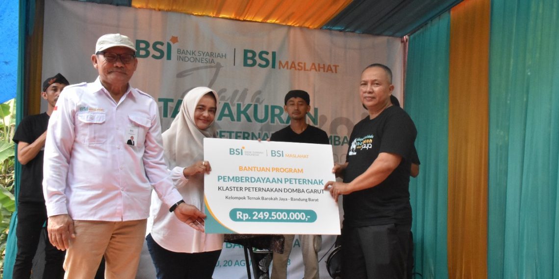 Optimalisasi Zakat Muqayyad Donatur, BSI Maslahat Salurkan Melalui Program Klaster Peternakan Domba Garut di Bandung