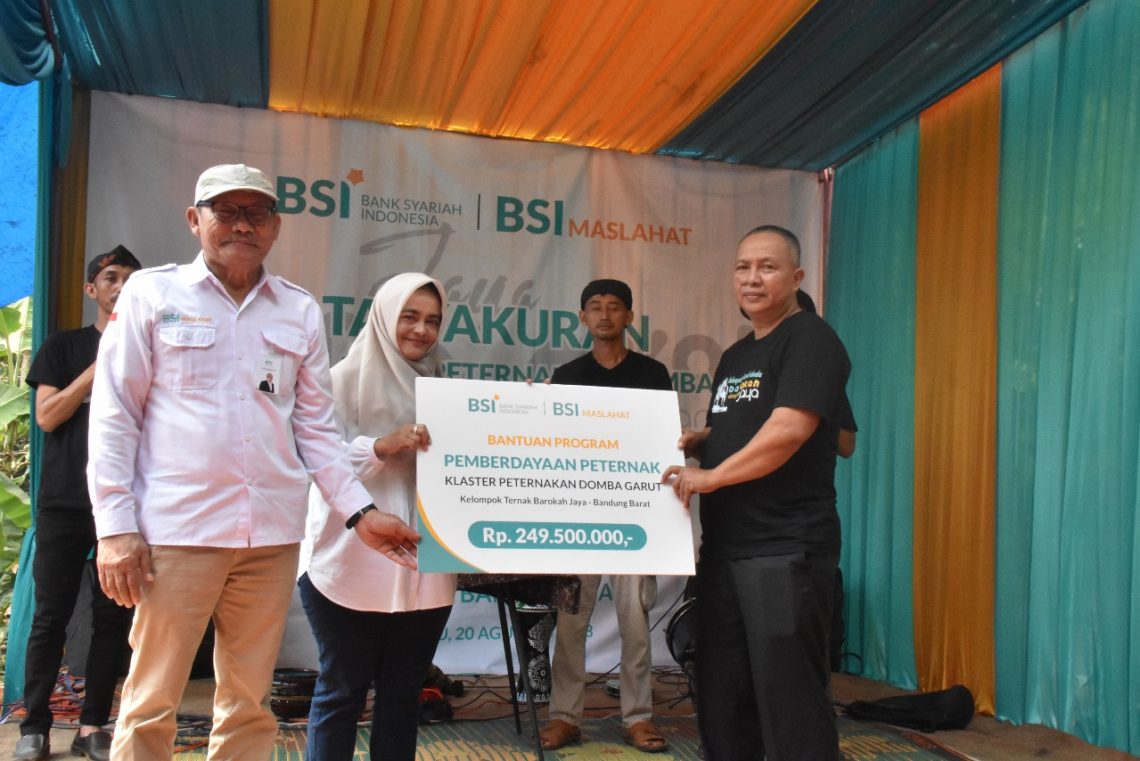 Optimalisasi Zakat Muqayyad Donatur, BSI Maslahat Salurkan Melalui Program Klaster Peternakan Domba Garut di Bandung