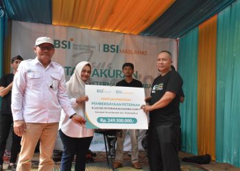 Optimalisasi Zakat Muqayyad Donatur, BSI Maslahat Salurkan Melalui Program Klaster Peternakan Domba Garut di Bandung