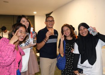 Menteri Sandiaga Salahuddin Uno Kunjungi Pameran Ilustrator Bangga Berbudaya Asli Indonesia TehBotol Sosro