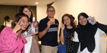 Menteri Sandiaga Salahuddin Uno Kunjungi Pameran Ilustrator Bangga Berbudaya Asli Indonesia TehBotol Sosro