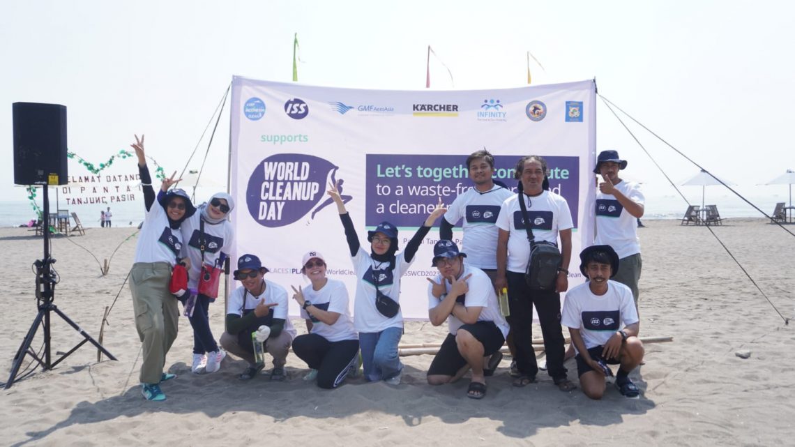 Lets Do Its Dalam Aksi World Cleanup Daydi Pantai Tanjung Pasir