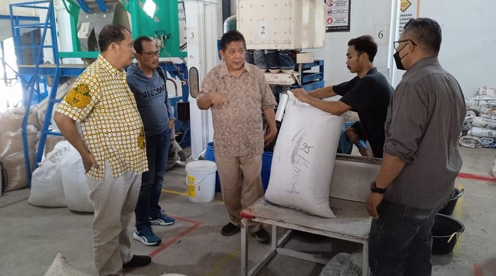 PT KBI Mendorong Kesejahteraan Petani Penggarap Kedelai Melalui Program Bantuan Bergulir