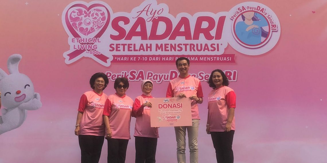 Pertama Kalinya dari Brand Pembalut Wanita!Charm Bersama YKPI Mengadakan Ayo SADARI Setelah Menstruasi Fun WalkDengan 100 Survivor Kanker Payudara
