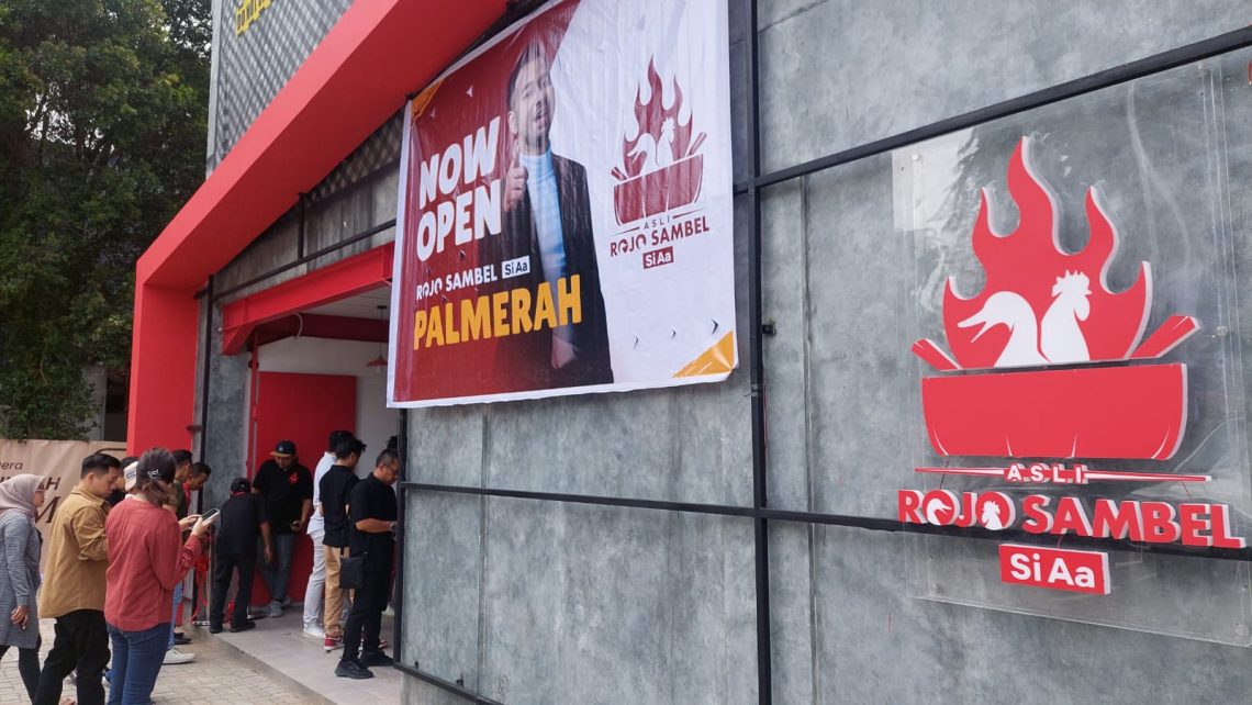 Kolaborasi Antara Rojo Sambel si AA Dan Adhya Group Membuka Cabang Ke-3 Di Tengah Distric Compound Palmerah