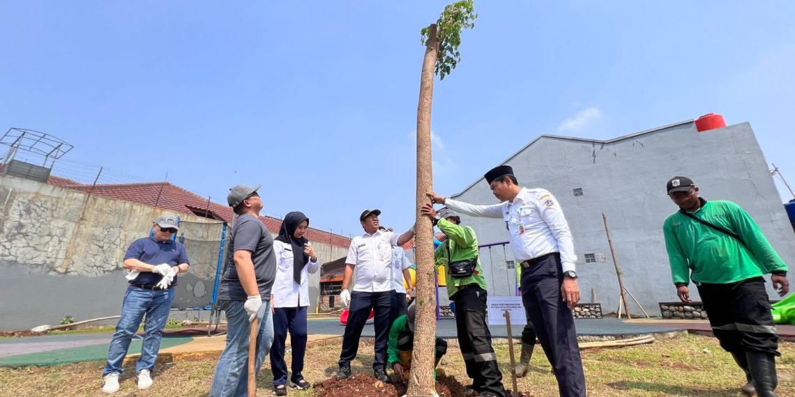 Tukar Sampah Jadi Pohon, Trinseo Volunteer Day Dorong Inisiasi Penghijauan Lingkungan Melalui Penanaman Pohon dan Edukasi Sampah