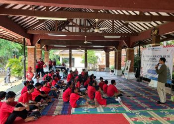 WOM Finance Berbagi Kasih Natal bersamaAnak-Anak Panti Asuhan