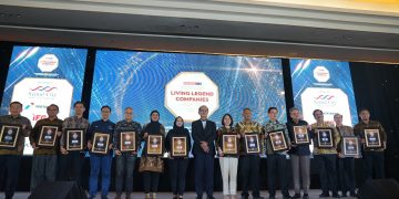 Disaksikan Oleh Wakil Presiden Ri Periode 2004-2009 Dan 2014-2019, Jusuf Kalla, Petrokimia Gresik Dinobatkan Sebagai Perusahaan Living Legend Yang Mendukung Ketahanan Pangan & Pertanian Berkelanjutan