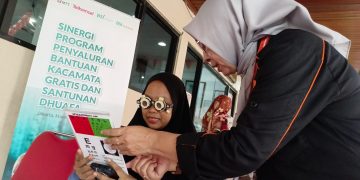 BSI Maslahat, MTT dan Telkomsel Bersinergi Menyalurkan 250 Kacamata Gratis Kepada Guru Ngaji dan Lansia di Kecamatan Mampang Prapatan