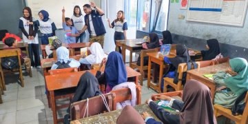 Berkarya Bercerita: Kontribusi Nyata ERHA Ultimate Volunteer dalam Meningkatkan Kualitas Pendidikan Anak Pemulung diBantar Gebang